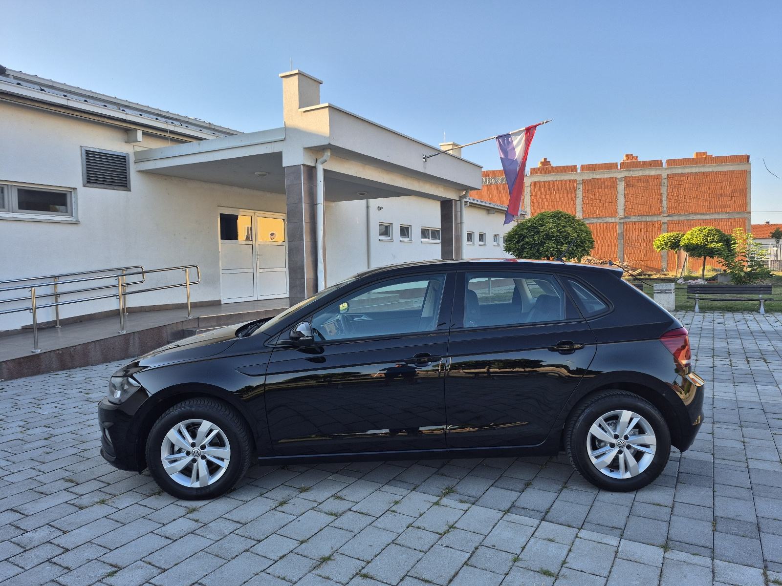 VW Polo 1,0 Benzin park senzori,grijanje sjedala,mf.volan,, pogled izvana - slika 3