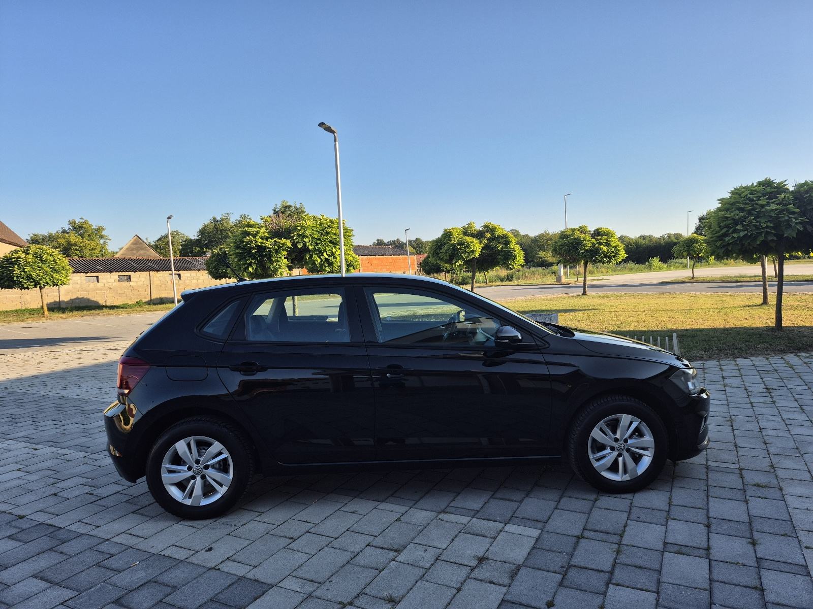 VW Polo 1,0 Benzin park senzori,grijanje sjedala,mf.volan,, fotografija 11
