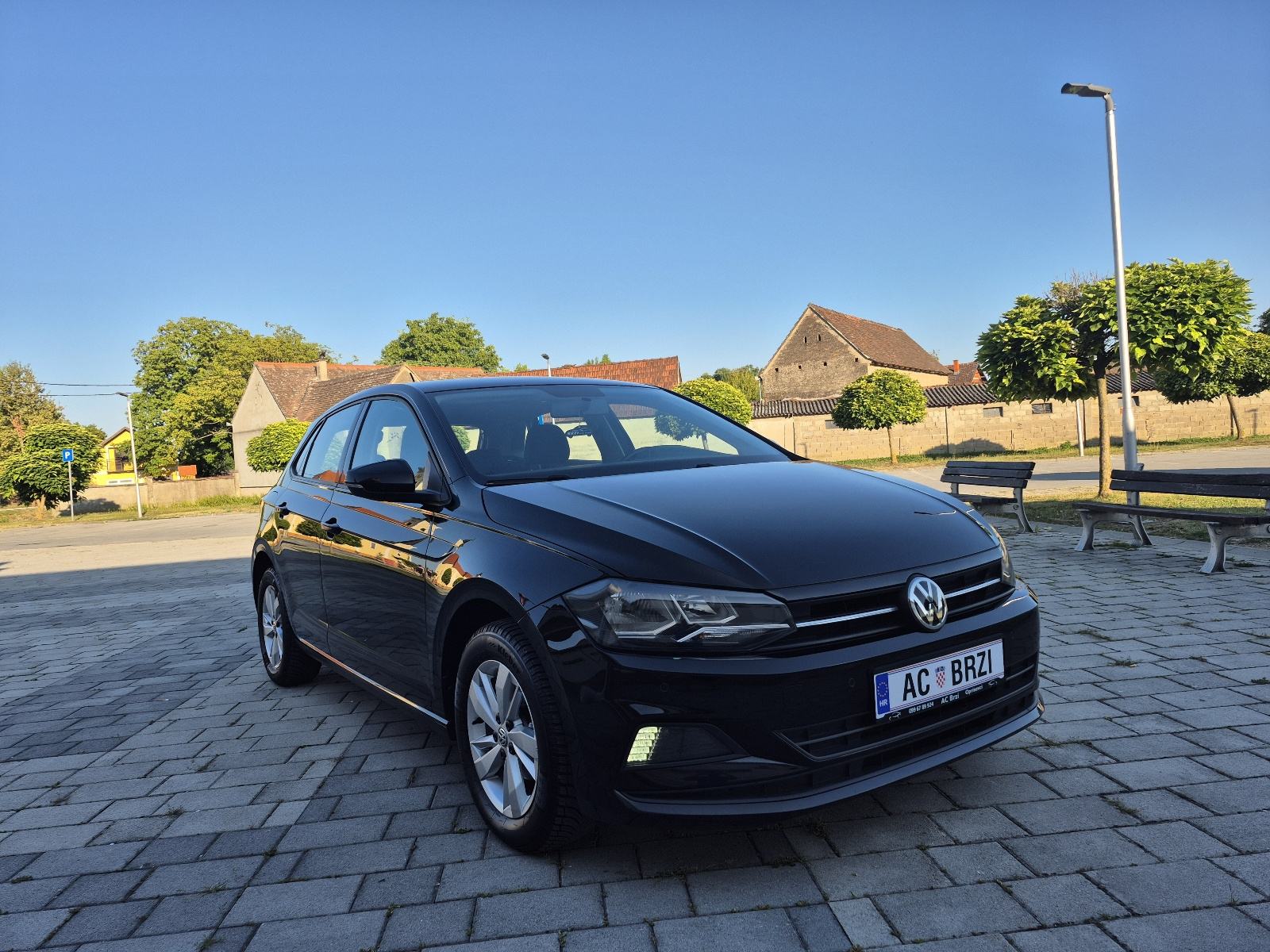 VW Polo 1,0 Benzin park senzori,grijanje sjedala,mf.volan,, fotografija 13