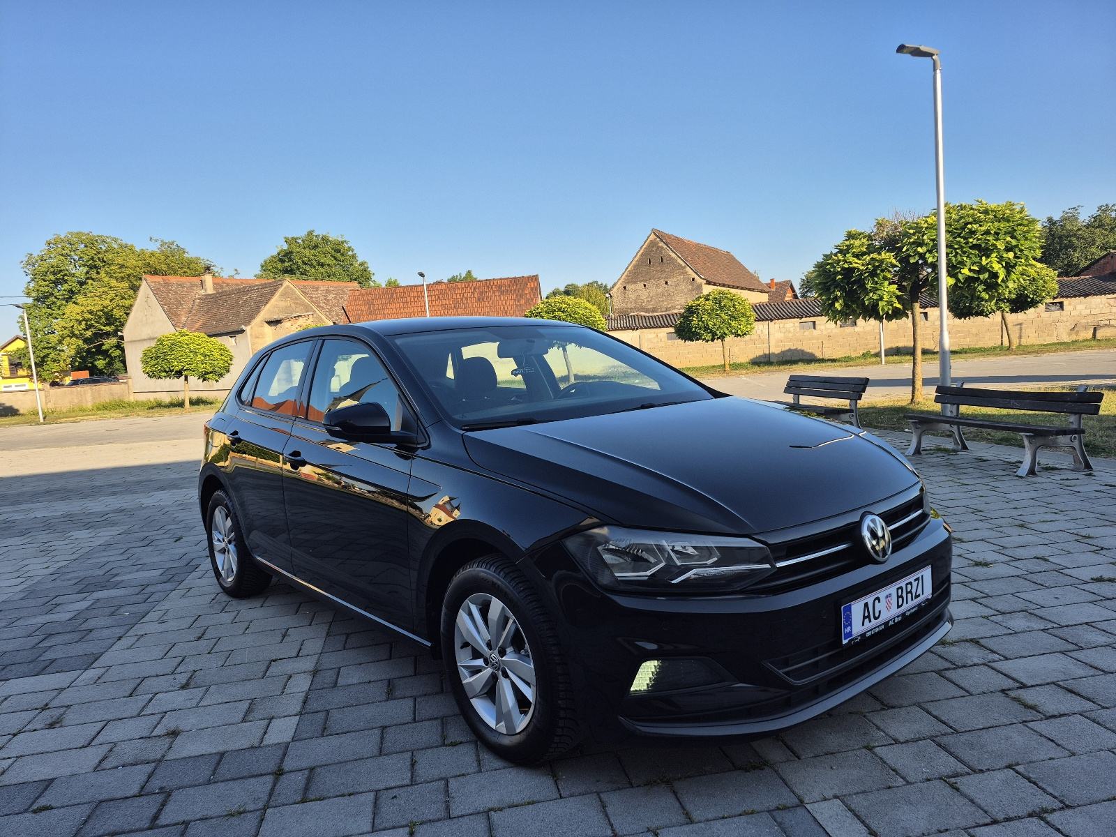 VW Polo 1,0 Benzin park senzori,grijanje sjedala,mf.volan,, fotografija 14