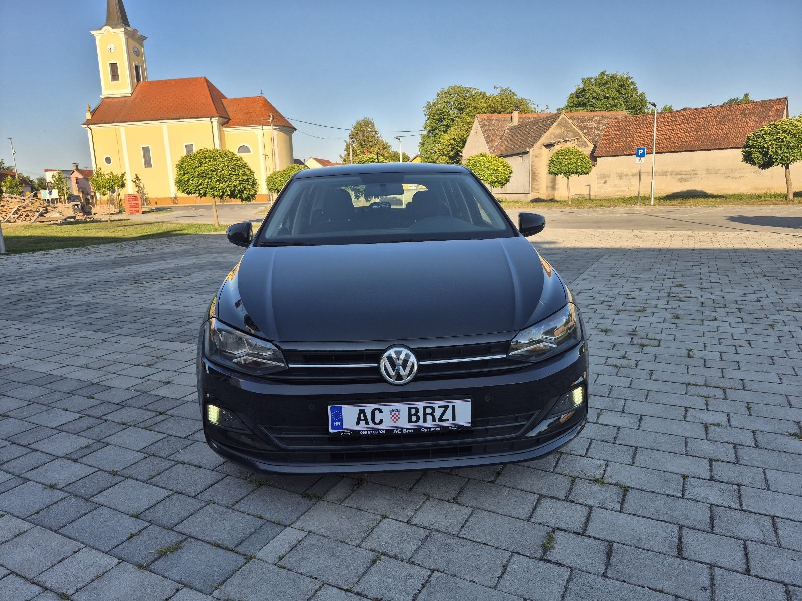 VW Polo 1,0 Benzin park senzori,grijanje sjedala,mf.volan,, fotografija 15