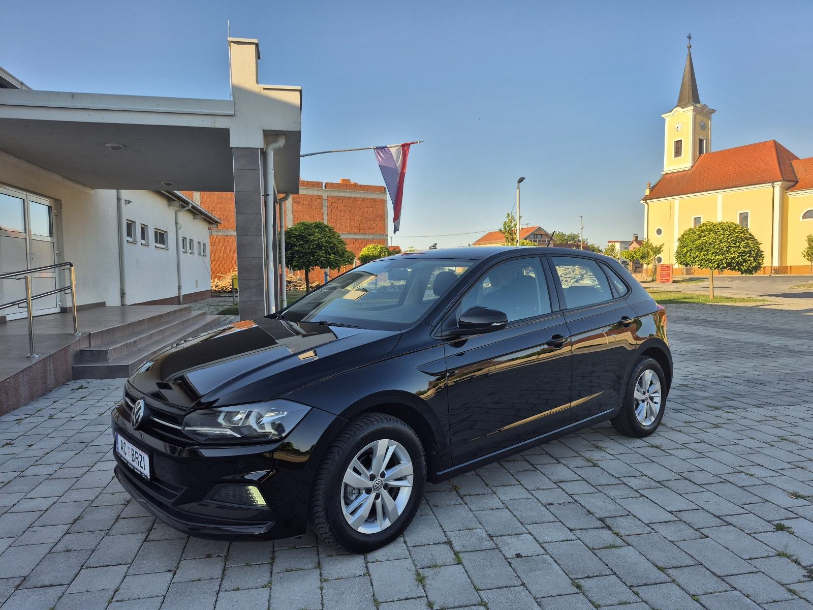 VW Polo 1,0 Benzin park senzori,grijanje sjedala,mf.volan,, fotografija 17