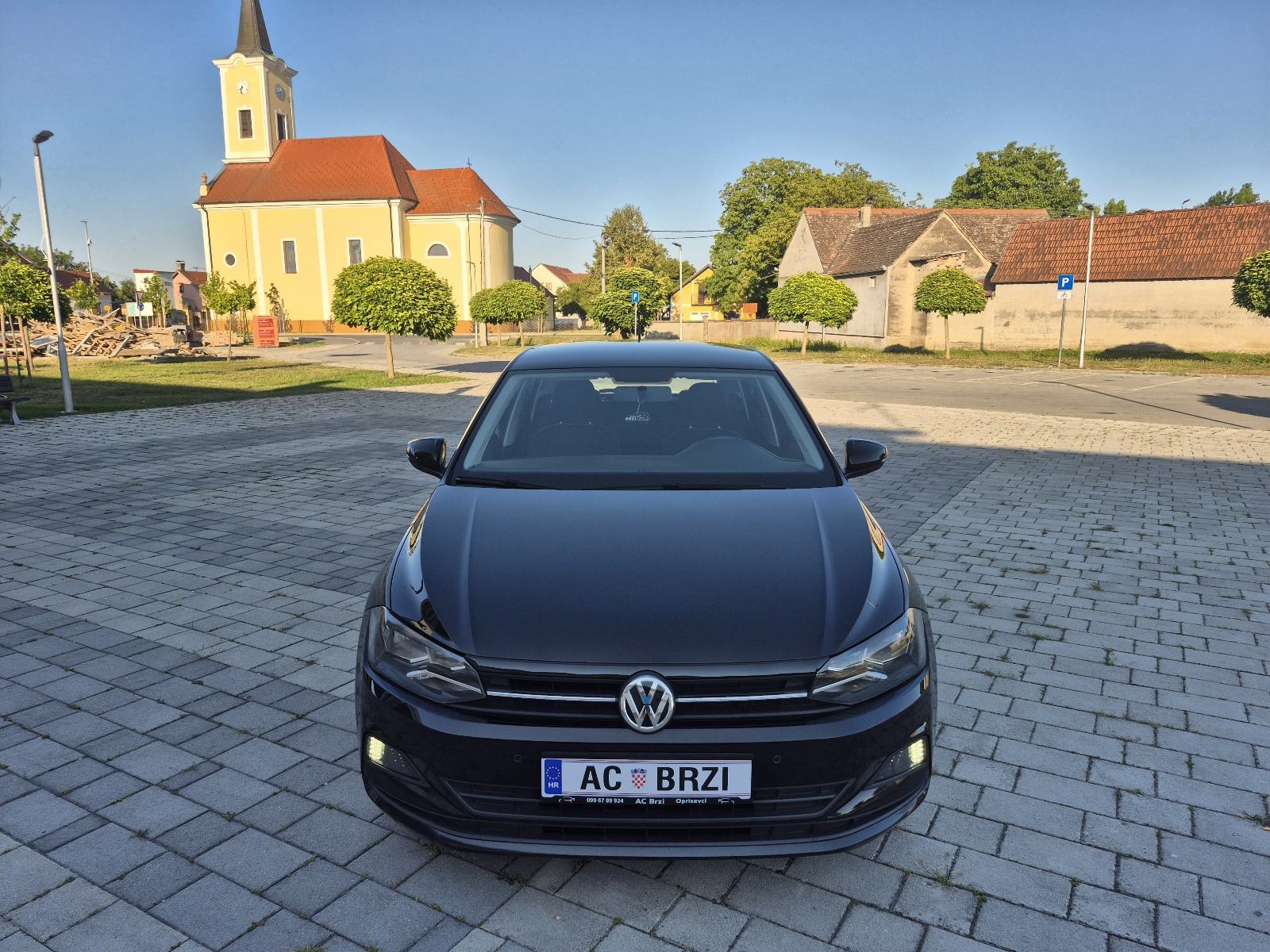 VW Polo 1,0 Benzin park senzori,grijanje sjedala,mf.volan,, fotografija 16