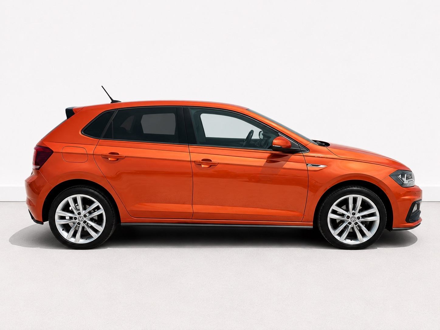 VW Polo 1.0 TSI R-LINE-JAMSTVO-VIRTUAL-ALU-PDC-LED, fotografija 4