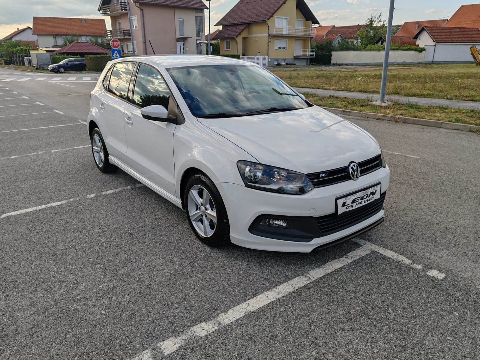 VW Polo 1,2 R-LINE, 2012G, 188000, KARTICE DO 36 RATA, fotografija 3
