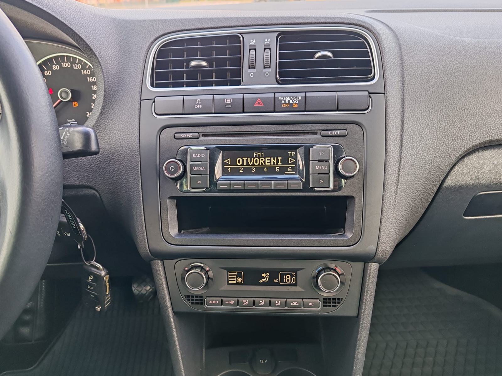 VW Polo 1,2 R-LINE, 2012G, 188000, KARTICE DO 36 RATA, fotografija 16