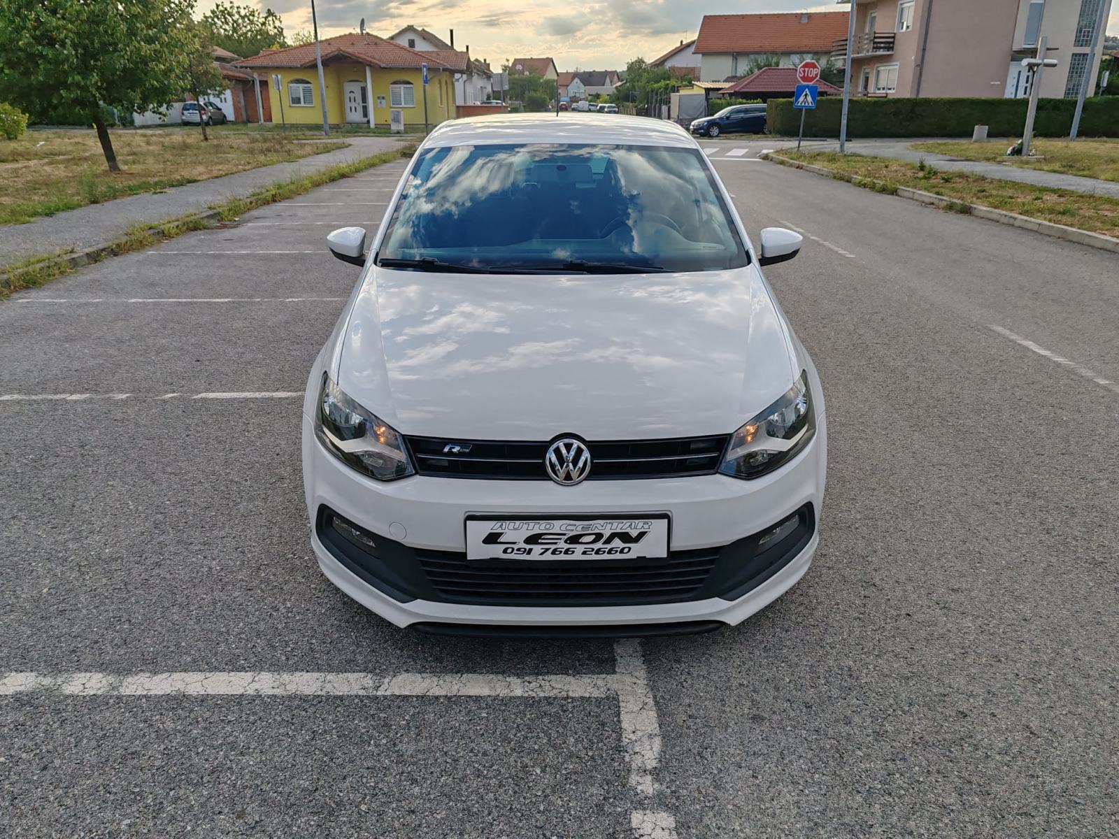 VW Polo 1,2 R-LINE, 2012G, 188000, KARTICE DO 36 RATA, fotografija 2