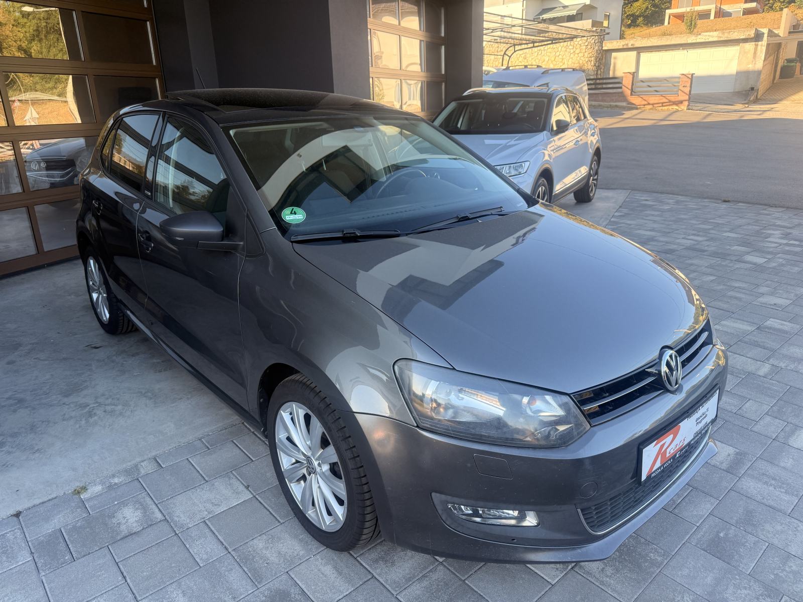 VW Polo 1,2 TSI ⭐105ks 4 cilindra⭐klima⭐parking senzori⭐panorama, fotografija 1