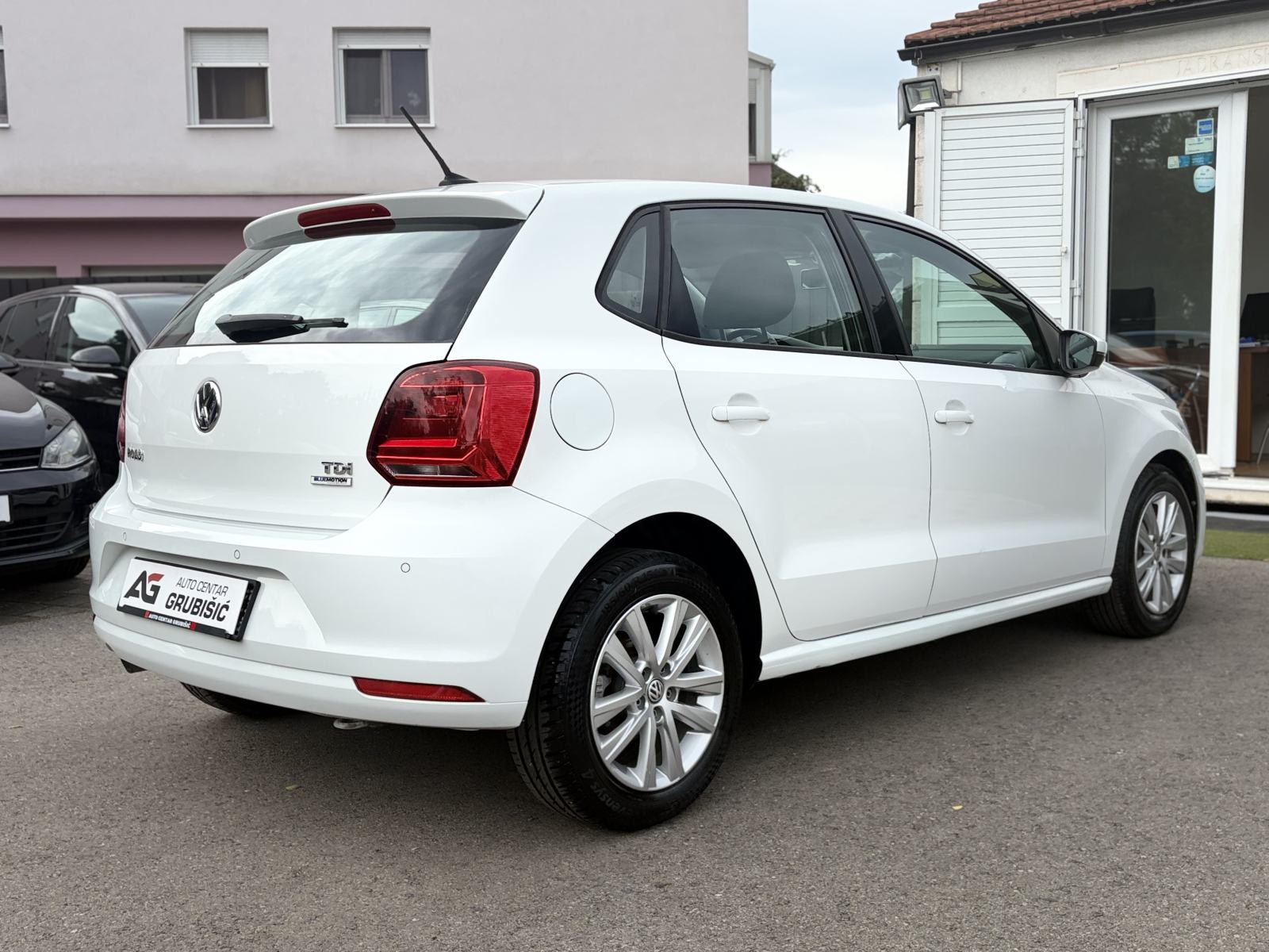 VW Polo 1,4 TDI 90KS *Servisna* *NAVI* *Jamstvo*, fotografija 6