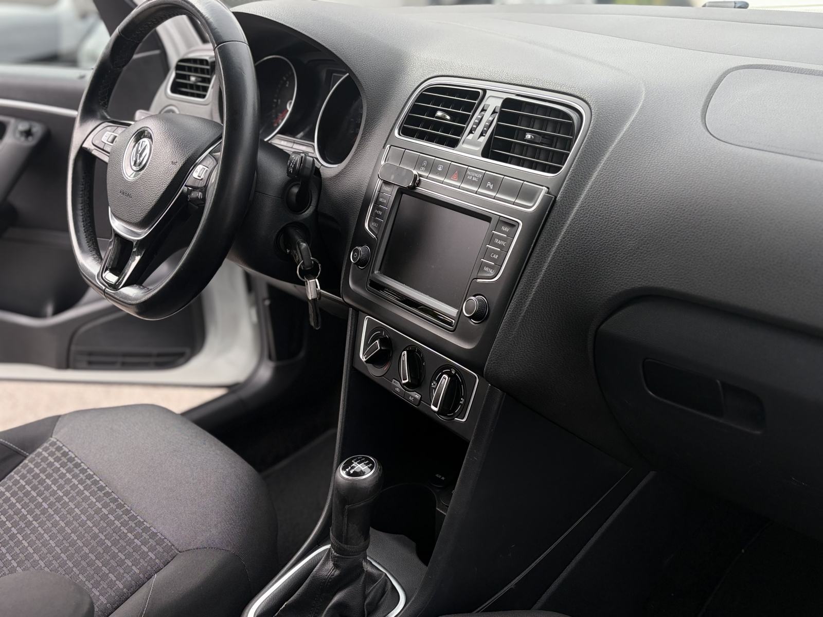 VW Polo 1,4 TDI 90KS *Servisna* *NAVI* *Jamstvo*, fotografija 20