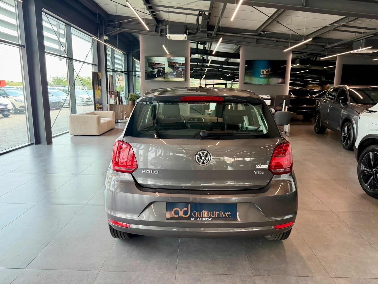 VW Polo 1,4 TDI • KLIMA • TEMPOMAT • ALU15" • AUTOKREDIT, fotografija 6