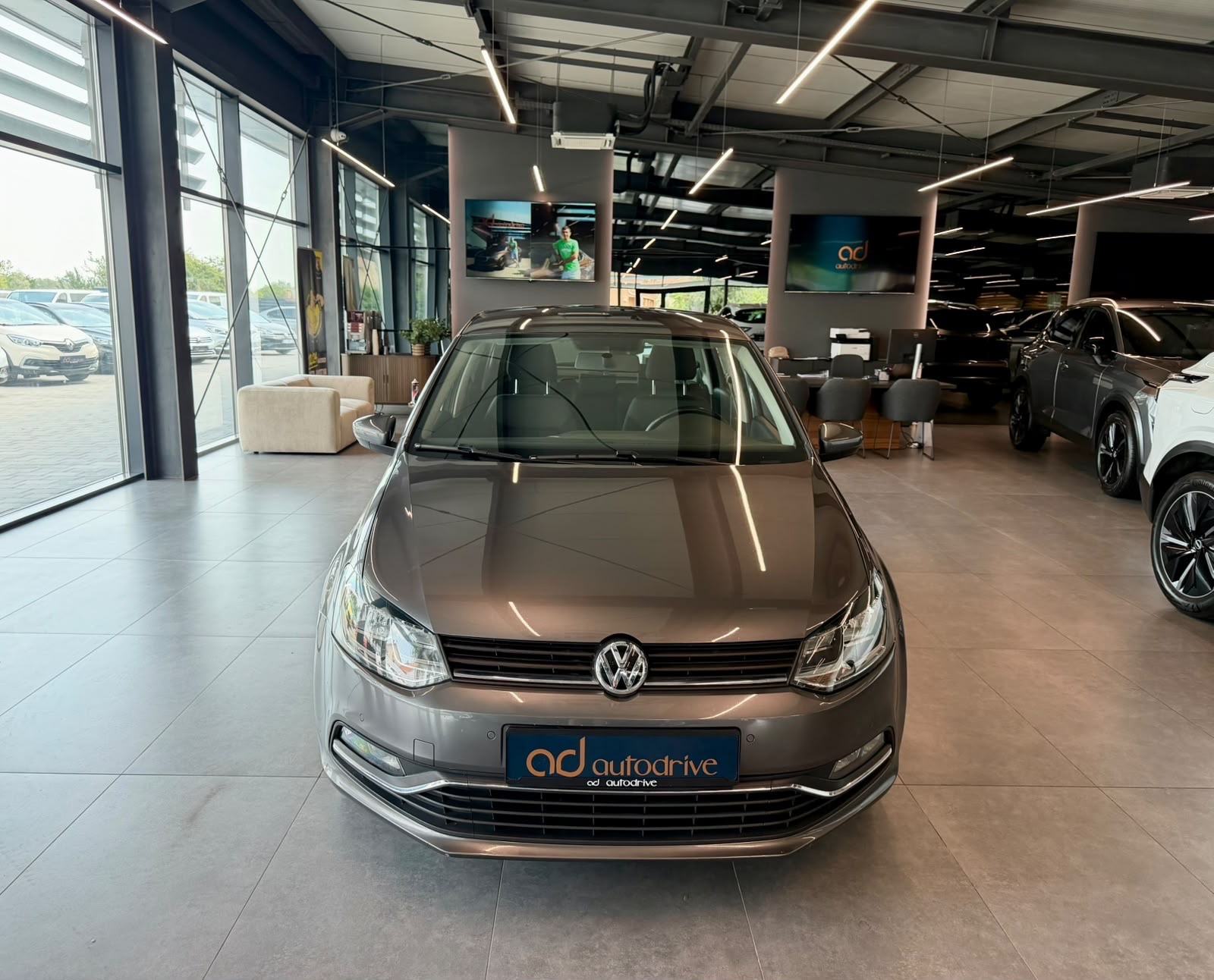 VW Polo 1,4 TDI • KLIMA • TEMPOMAT • ALU15" • AUTOKREDIT, fotografija 3