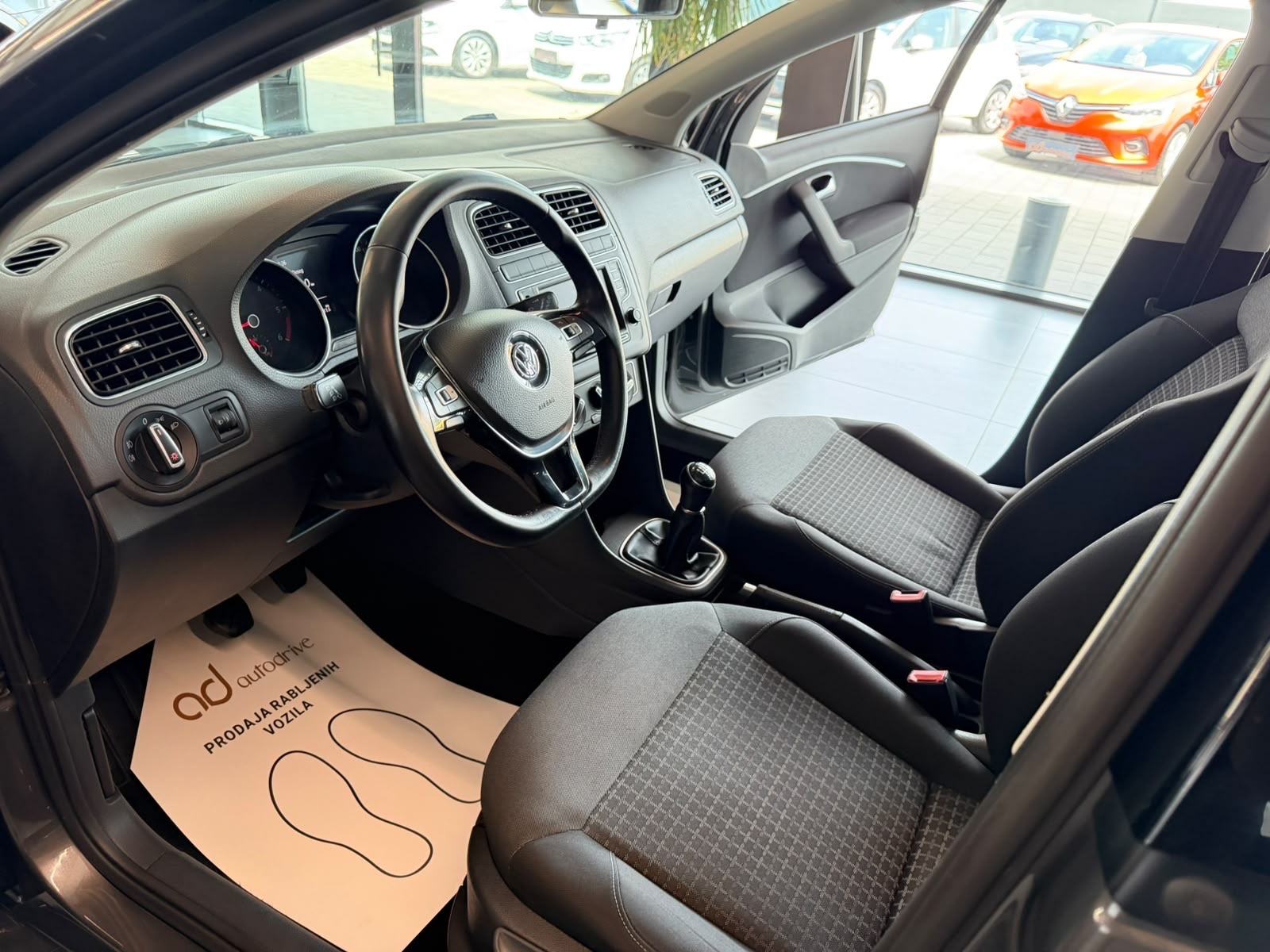 VW Polo 1,4 TDI • KLIMA • TEMPOMAT • ALU15" • AUTOKREDIT, fotografija 13