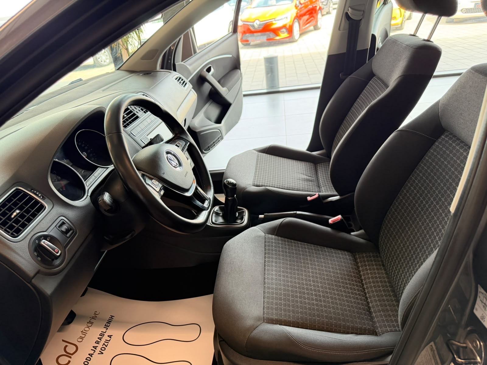 VW Polo 1,4 TDI • KLIMA • TEMPOMAT • ALU15" • AUTOKREDIT, fotografija 15