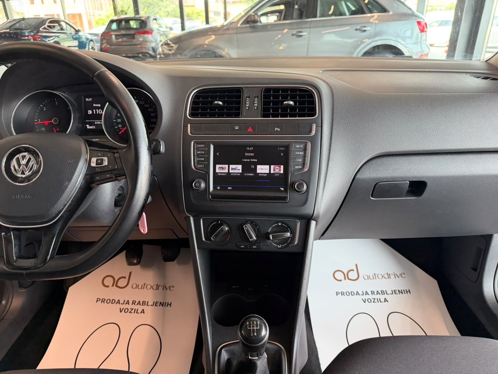 VW Polo 1,4 TDI • KLIMA • TEMPOMAT • ALU15" • AUTOKREDIT, fotografija 19