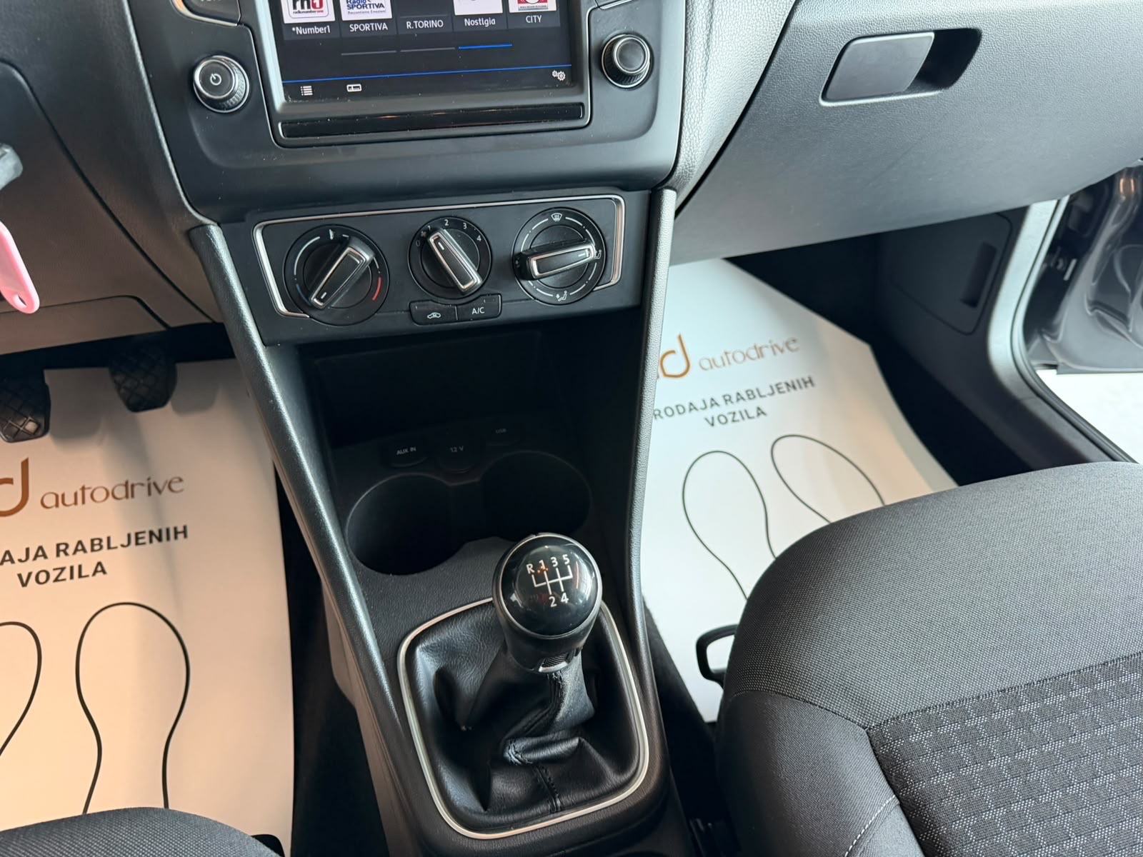 VW Polo 1,4 TDI • KLIMA • TEMPOMAT • ALU15" • AUTOKREDIT, fotografija 20