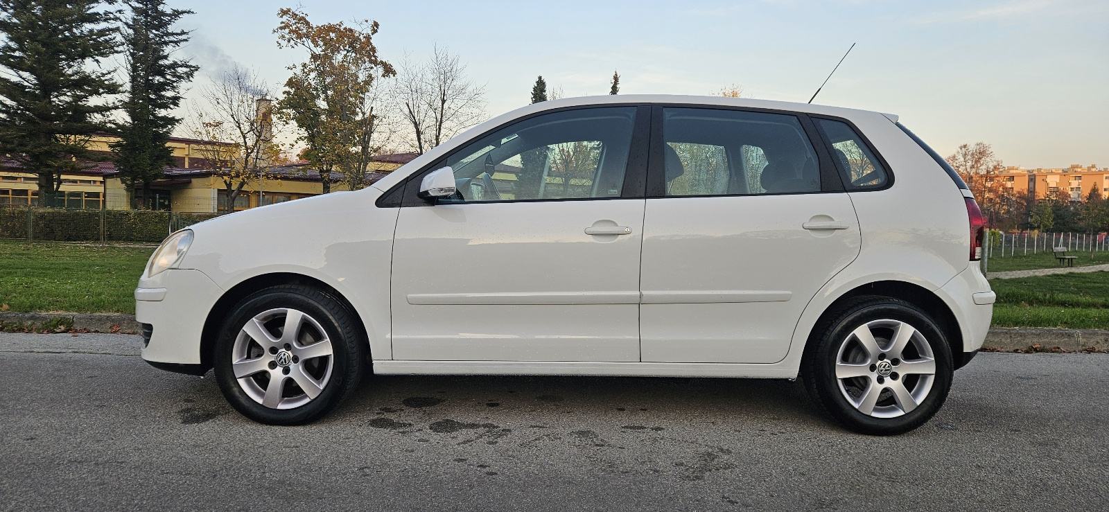 VW Polo 1,4 TDI OLIMPIC Kupljen novi u HR Reg. 1. Godinu 1. Boja, fotografija 3