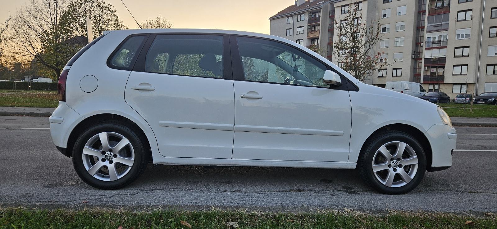 VW Polo 1,4 TDI OLIMPIC Kupljen novi u HR Reg. 1. Godinu 1. Boja, fotografija 5
