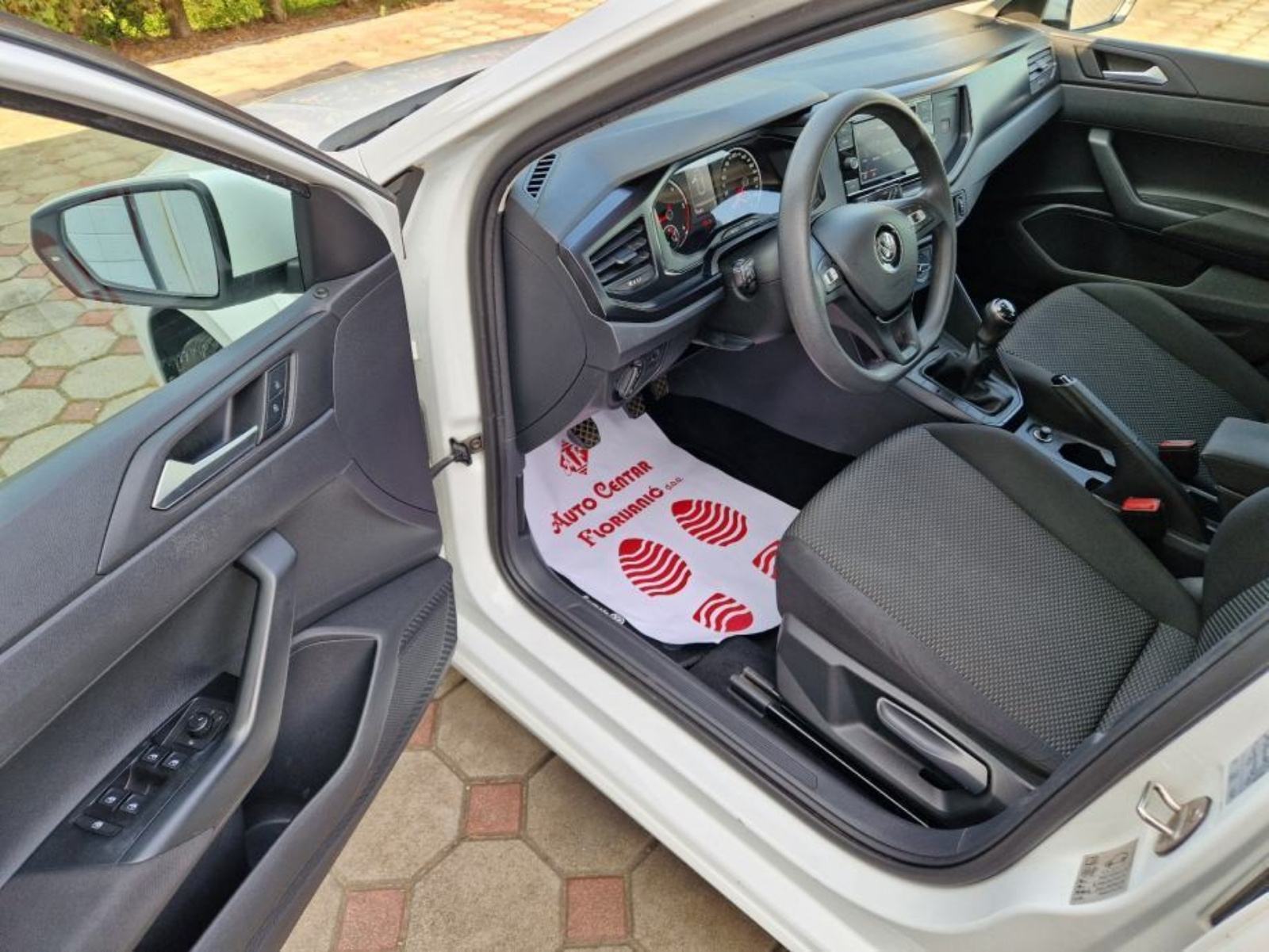 VW Polo 1,6 TDI 2019.,1.VLASNIK, HR VOZILO, SERVISNA, 5-VRATA, ALU..., fotografija 12