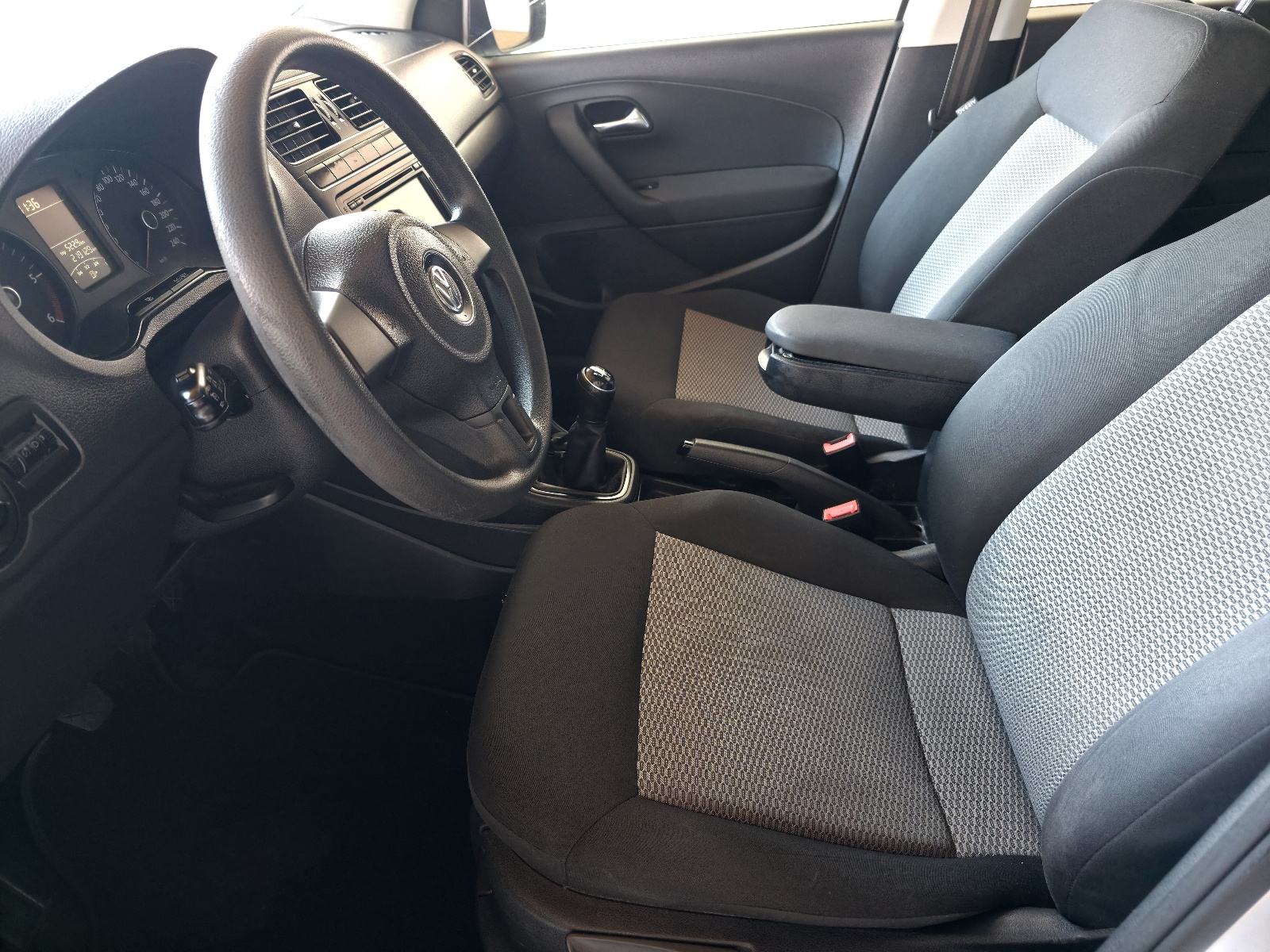 VW Polo 1,6 TDI 66 kw 2012 godina Reg 5/2027, fotografija 20