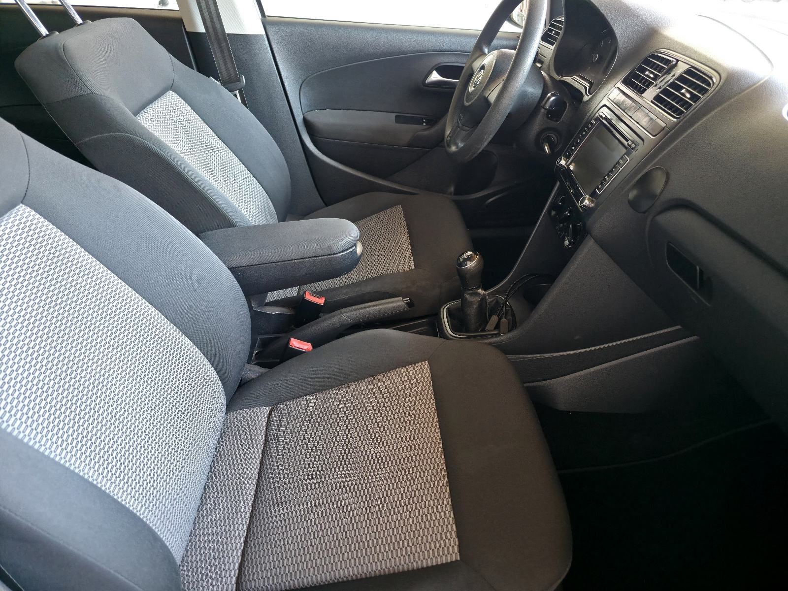VW Polo 1,6 TDI 66 kw 2012 godina Reg 5/2027, fotografija 18