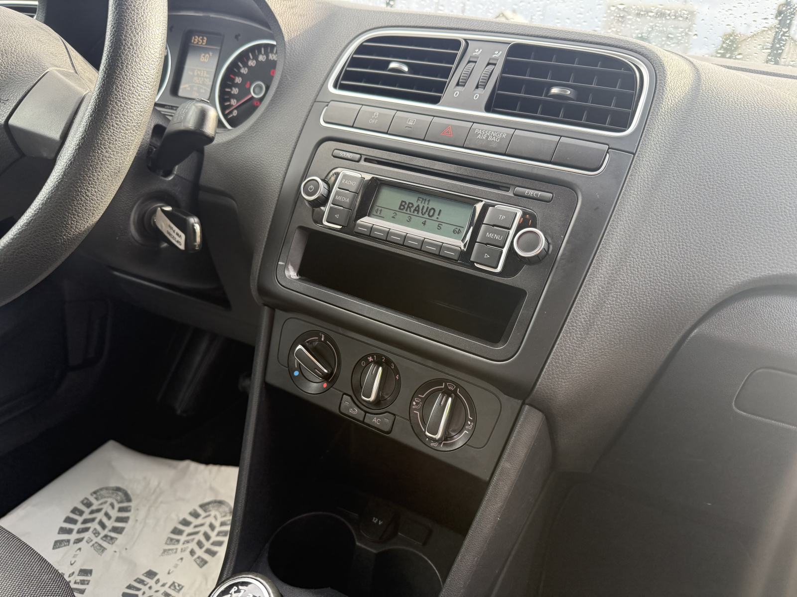 VW Polo 1,6 TDI Comfortline - PARKING SENZORI - GARANCIJA, fotografija 11