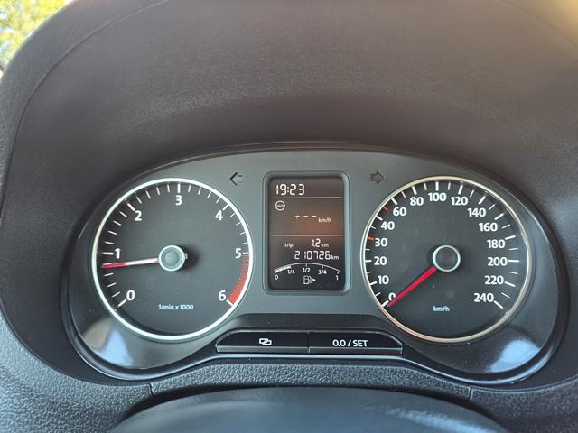 *VW POLO 1.6 TDI STYLE-KLIMA-4xEPS-SERVISNA-1VL-PRVA BOJA-TOP STANJE*, fotografija 20