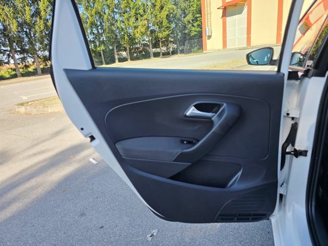*VW POLO 1.6 TDI STYLE-KLIMA-4xEPS-SERVISNA-1VL-PRVA BOJA-TOP STANJE*, fotografija 17