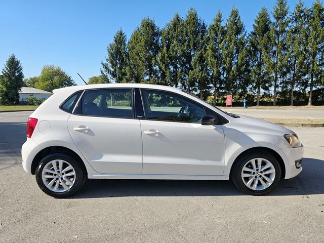 *VW POLO 1.6 TDI STYLE-KLIMA-4xEPS-SERVISNA-1VL-PRVA BOJA-TOP STANJE*, fotografija 8