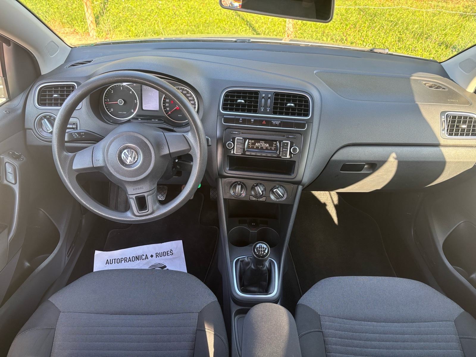 VW Polo 1,6 TDI-KLIMA-5 VRATA-NEMA 5%-V+M SERVIS, fotografija 14