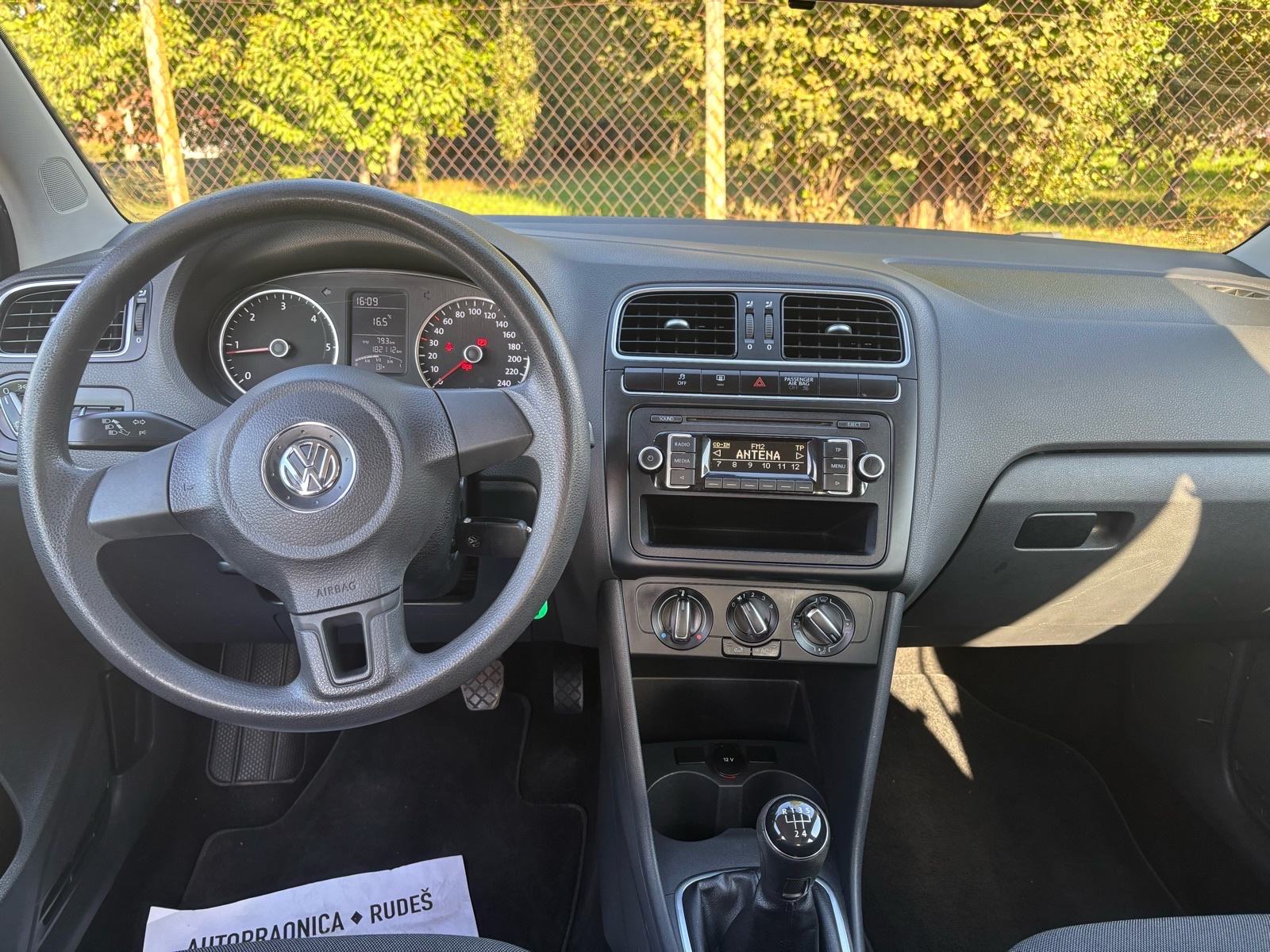 VW Polo 1,6 TDI-KLIMA-5 VRATA-NEMA 5%-V+M SERVIS, fotografija 15