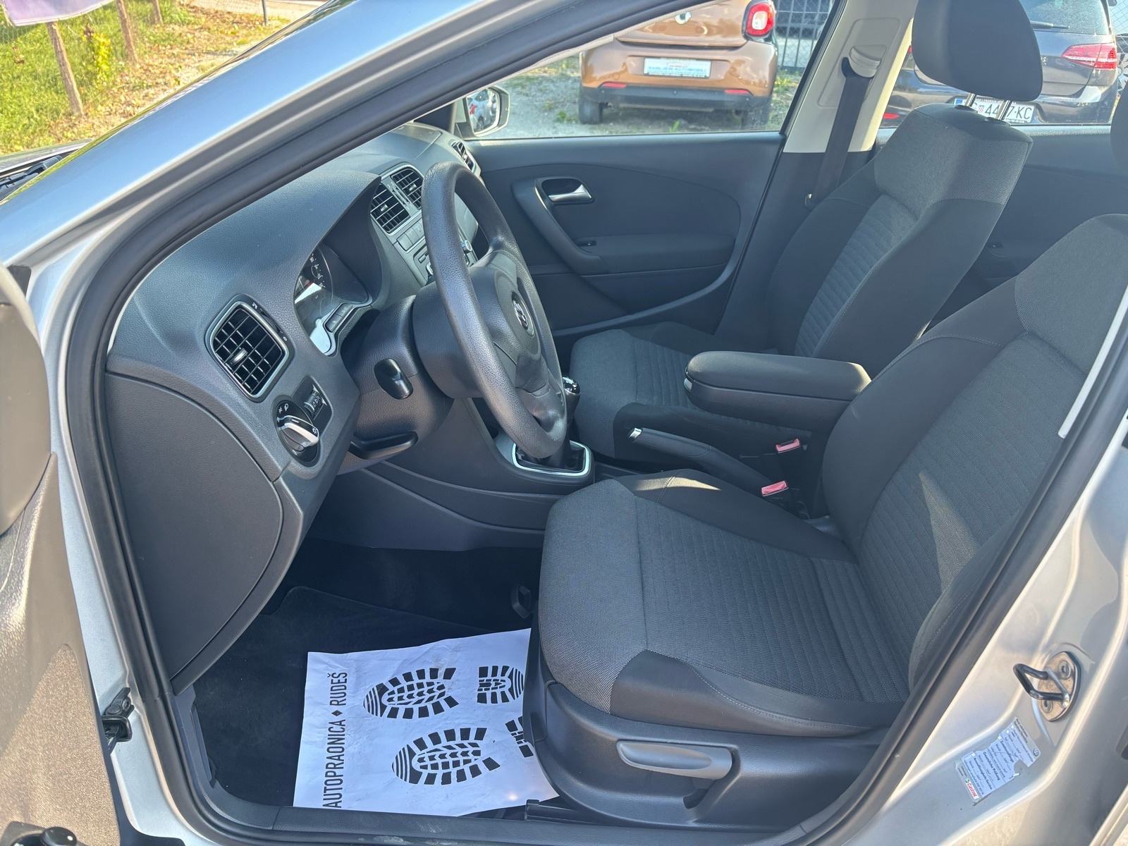 VW Polo 1,6 TDI-KLIMA-5 VRATA-NEMA 5%-V+M SERVIS, fotografija 9