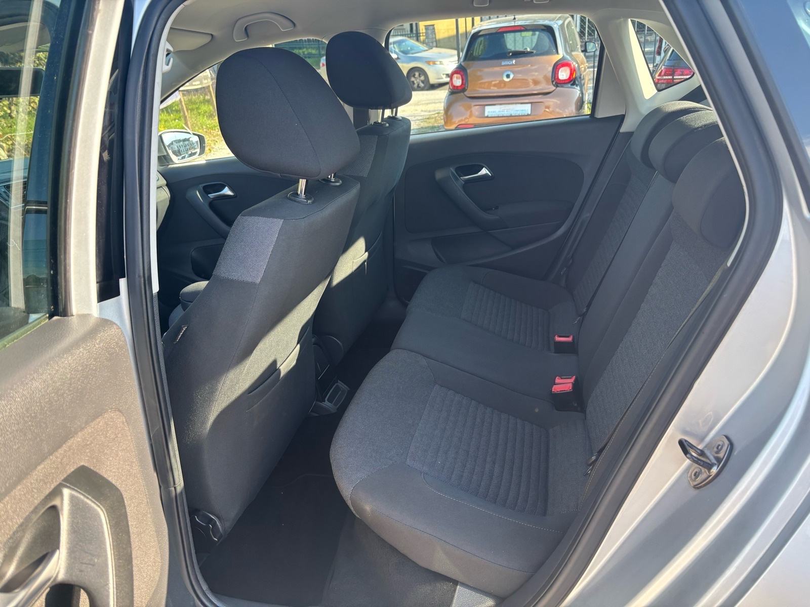 VW Polo 1,6 TDI-KLIMA-5 VRATA-NEMA 5%-V+M SERVIS, fotografija 13