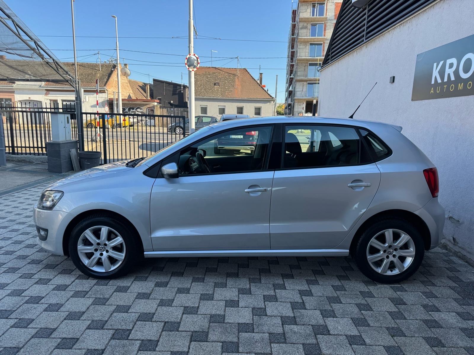 VW POLO 1,6 TDI (KLIMA,LED,XENNON,TEMPOMAT,SERVISNA…), fotografija 7