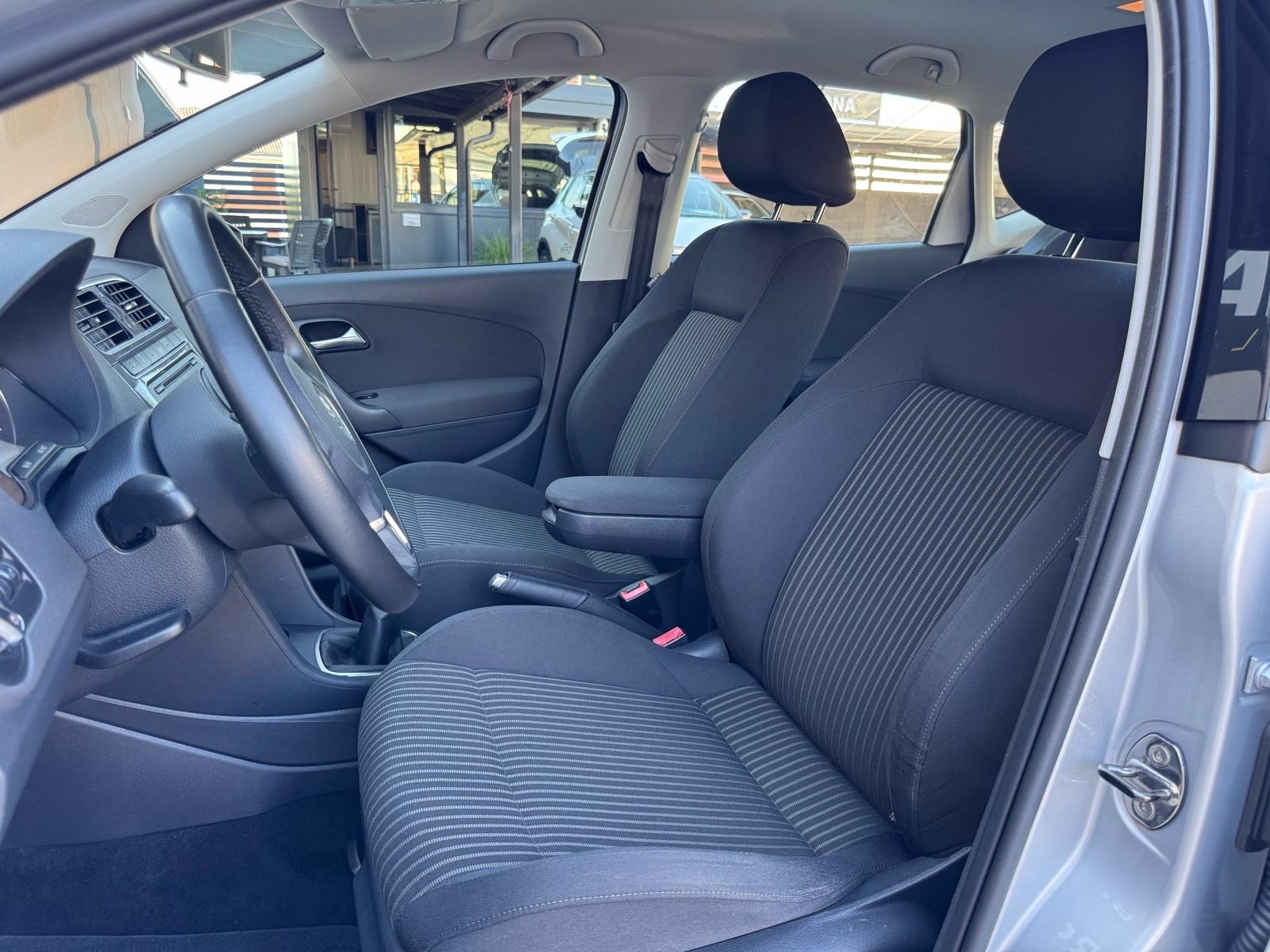 VW POLO 1,6 TDI (KLIMA,LED,XENNON,TEMPOMAT,SERVISNA…), fotografija 12