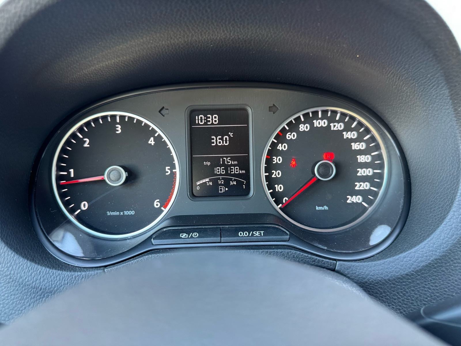 VW POLO 1,6 TDI (KLIMA,LED,XENNON,TEMPOMAT,SERVISNA…), fotografija 17