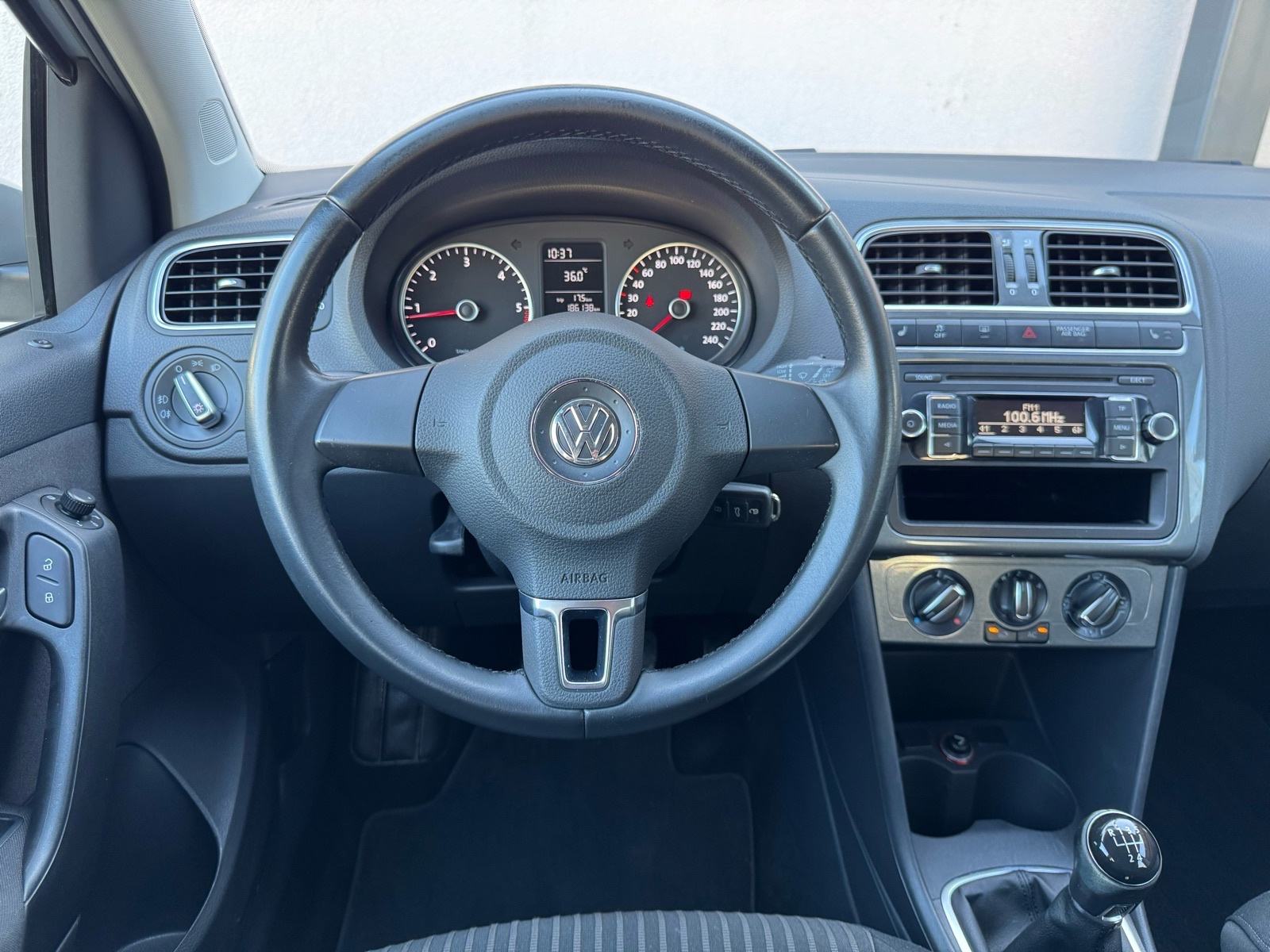VW POLO 1,6 TDI (KLIMA,LED,XENNON,TEMPOMAT,SERVISNA…), fotografija 16