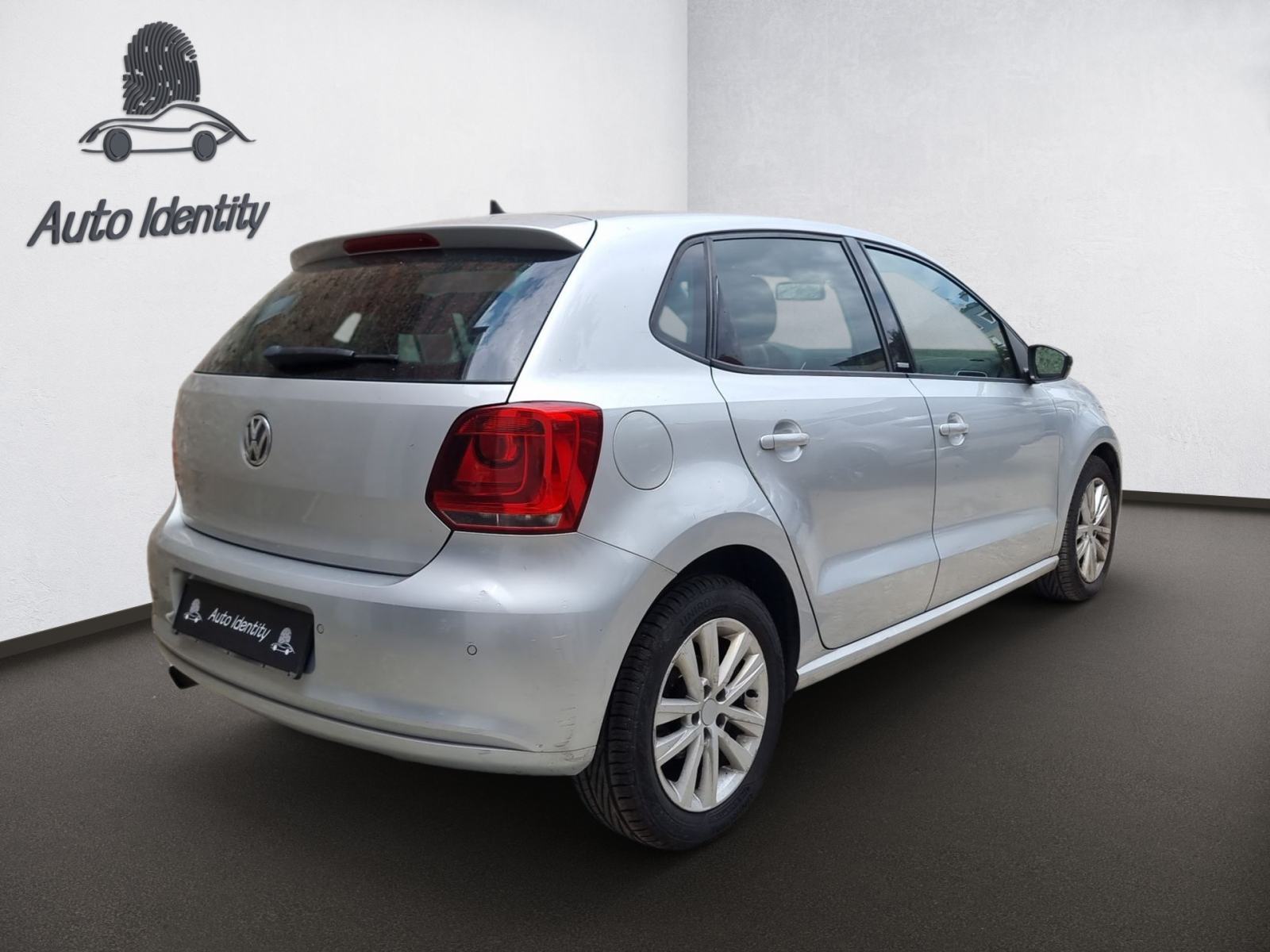 VW Polo 1,6 TDI style, nove ljetne i zimske gume, park senzor,tempomat, fotografija 6