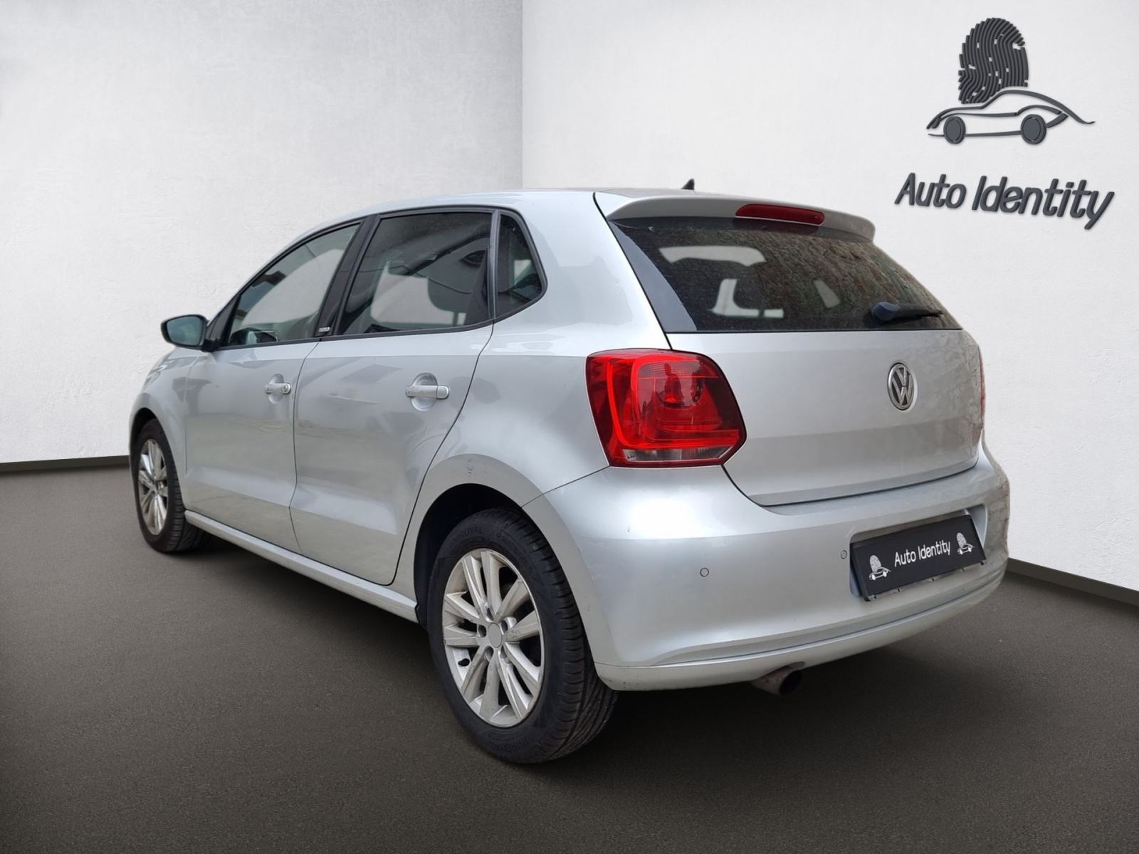 VW Polo 1,6 TDI style, nove ljetne i zimske gume, park senzor,tempomat, fotografija 8