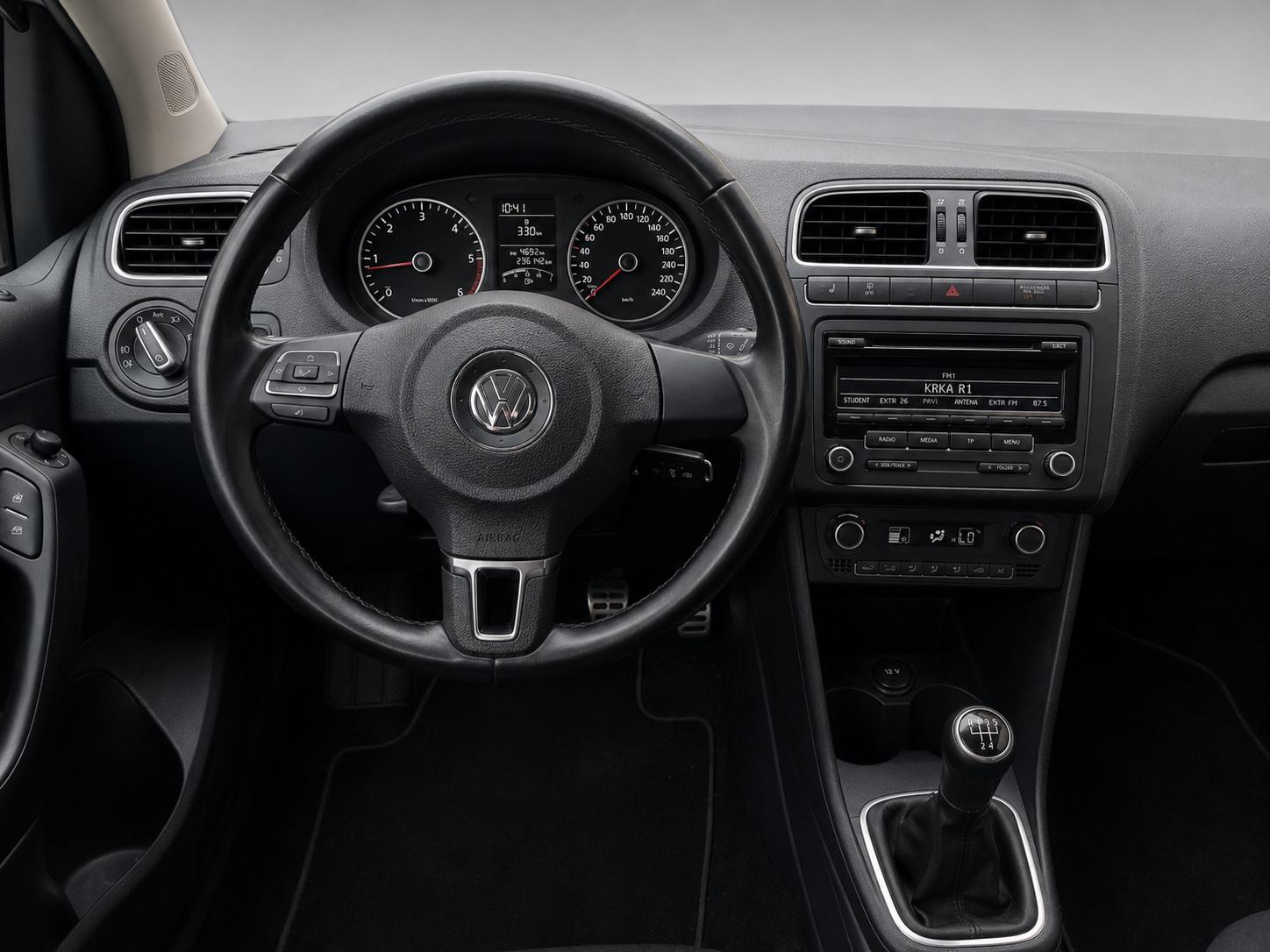 VW Polo 1,6 TDI style, nove ljetne i zimske gume, park senzor,tempomat, fotografija 14