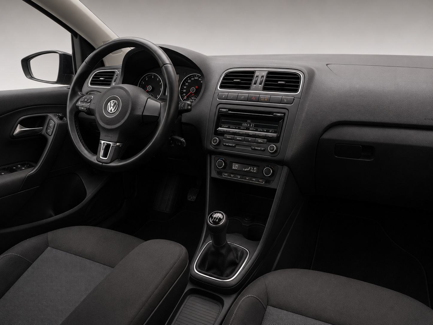 VW Polo 1,6 TDI style, nove ljetne i zimske gume, park senzor,tempomat, fotografija 18