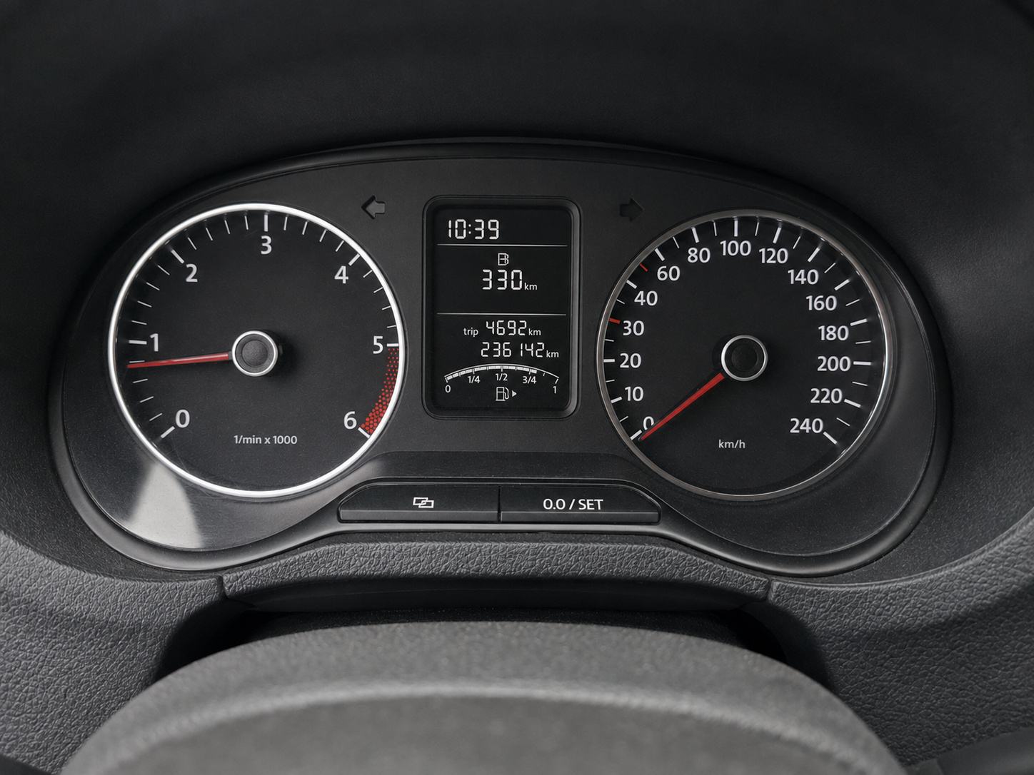 VW Polo 1,6 TDI style, nove ljetne i zimske gume, park senzor,tempomat, fotografija 16
