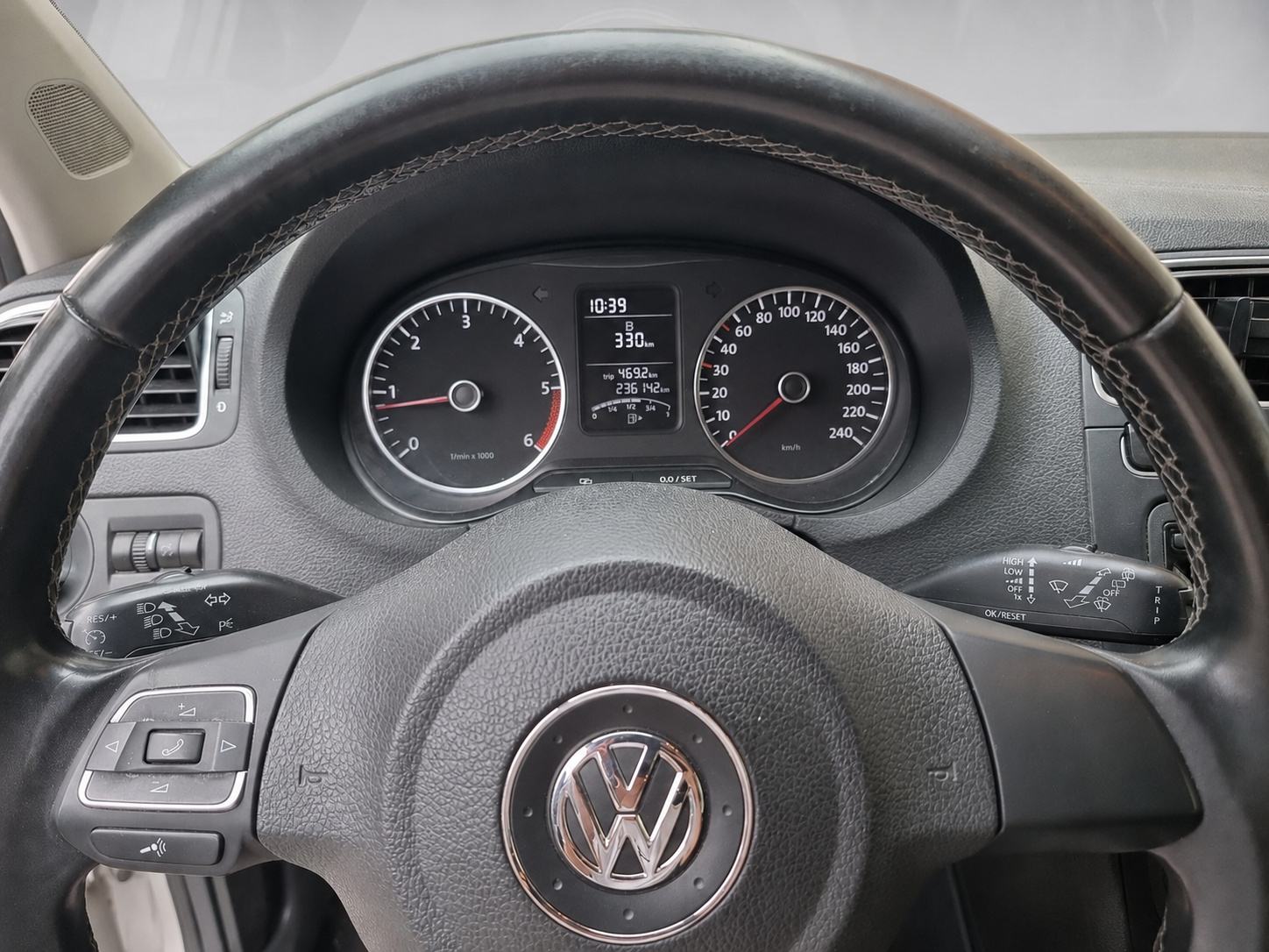 VW Polo 1,6 TDI style, nove ljetne i zimske gume, park senzor,tempomat, fotografija 15
