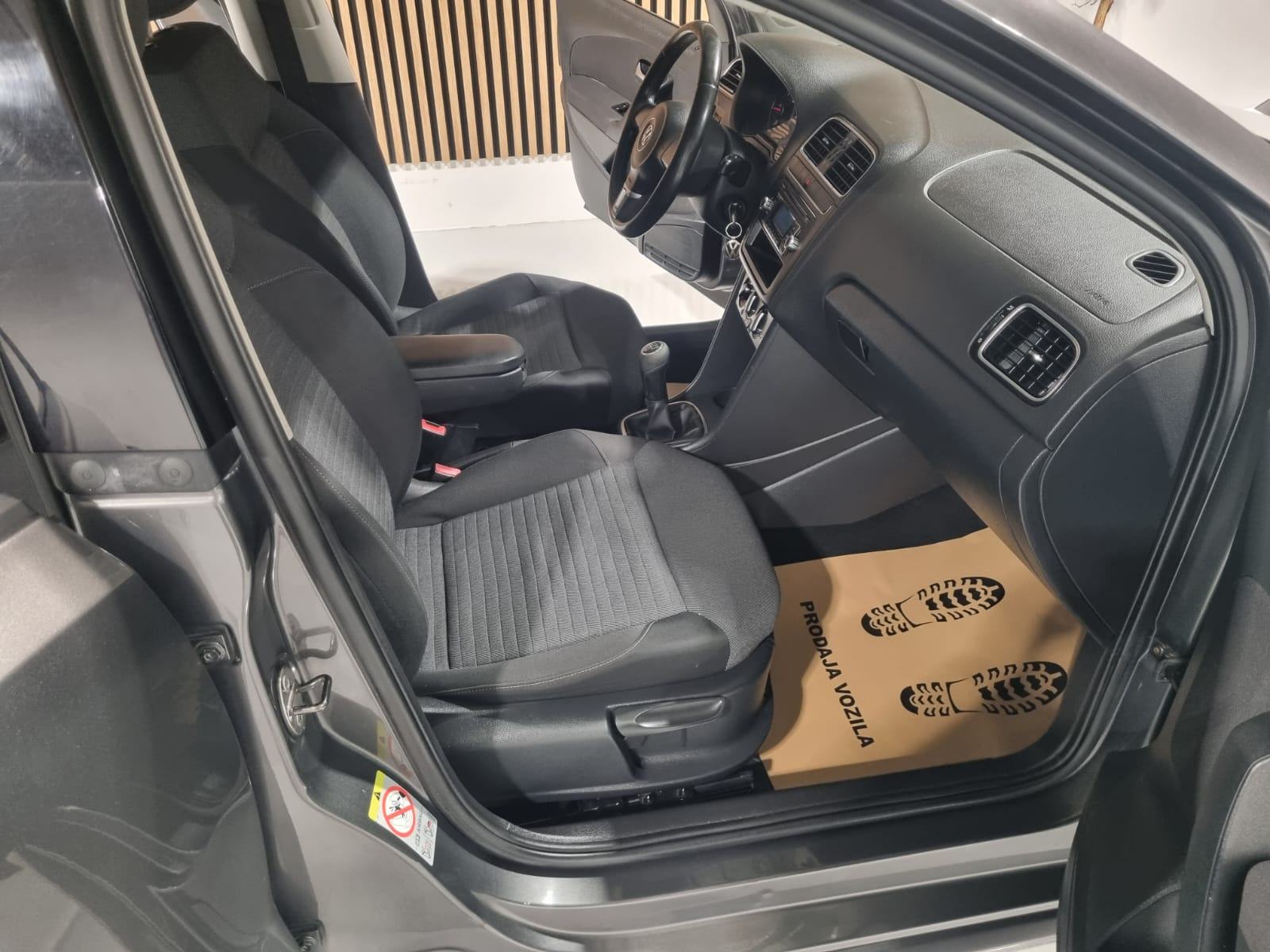 VW Polo 1,6 TDI *REGISTRIRAN 2/2027 - 4x ZIMSKE GUME*, fotografija 18