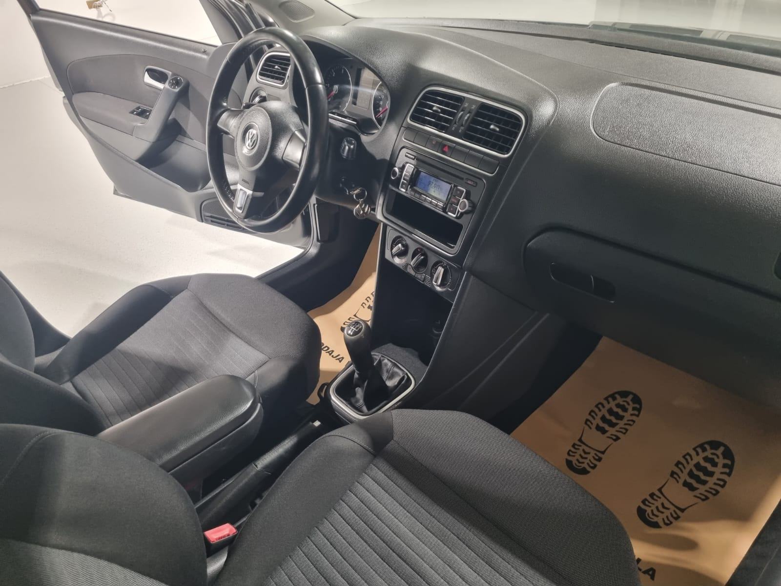 VW Polo 1,6 TDI *REGISTRIRAN 2/2027 - 4x ZIMSKE GUME*, fotografija 17