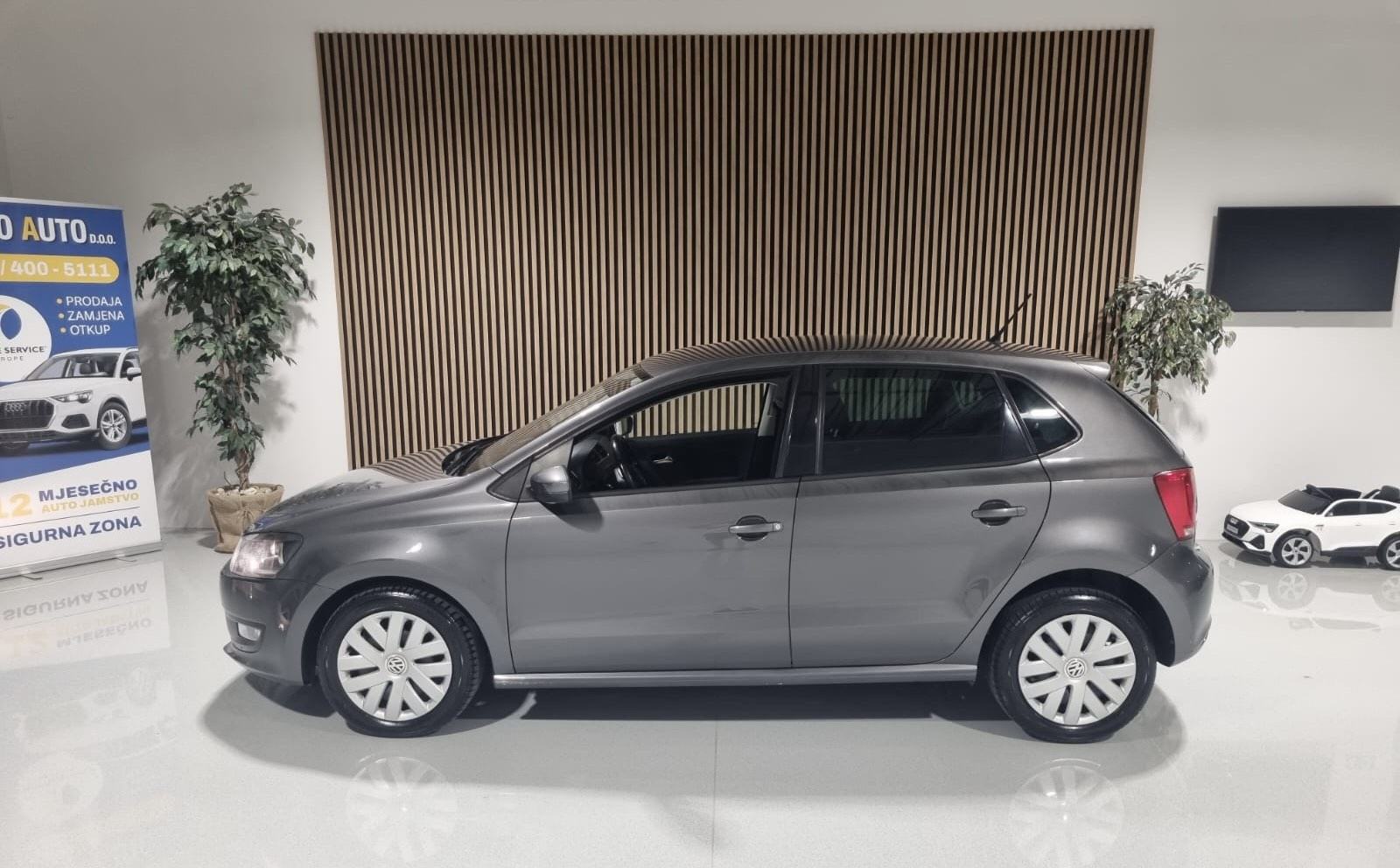 VW Polo 1,6 TDI *REGISTRIRAN 2/2027 - 4x ZIMSKE GUME*, fotografija 8