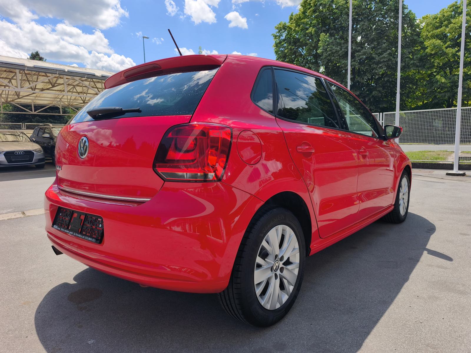 VW Polo 1,6 TDI TEMPOMAT KOŽNI VOLAN NADZOR GUMA PUTNI KOMPJUTER, fotografija 13