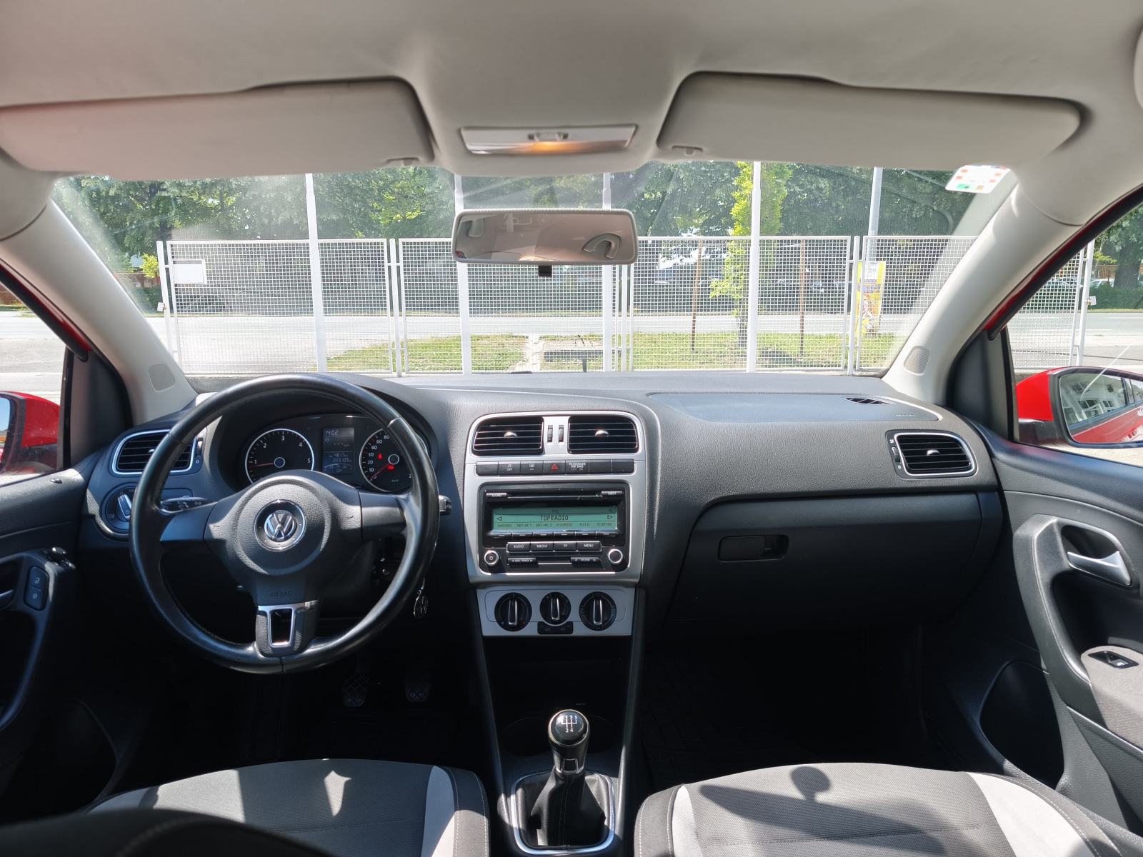 VW Polo 1,6 TDI TEMPOMAT KOŽNI VOLAN NADZOR GUMA PUTNI KOMPJUTER, fotografija 15