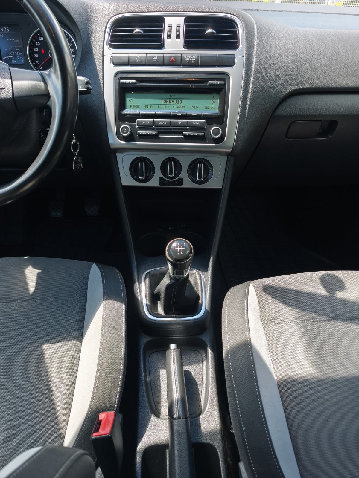 VW Polo 1,6 TDI TEMPOMAT KOŽNI VOLAN NADZOR GUMA PUTNI KOMPJUTER, fotografija 19