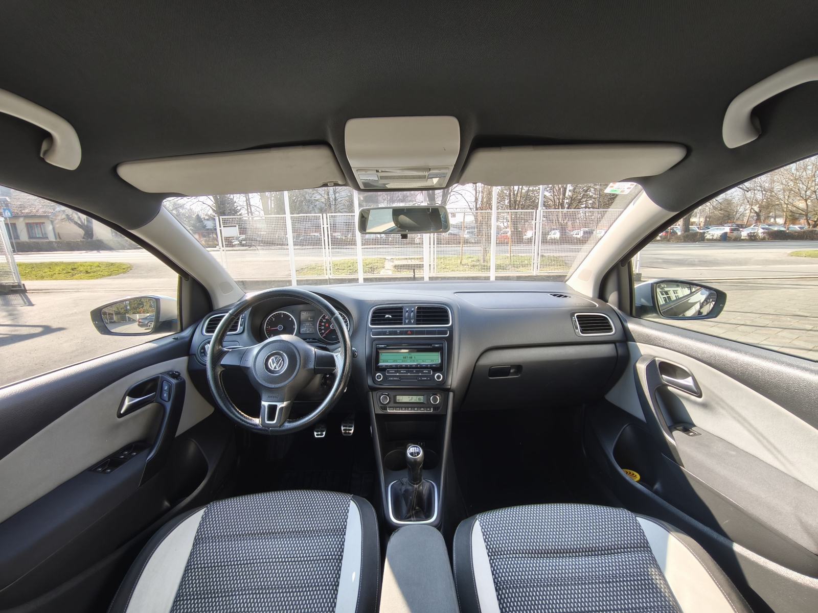 VW Polo CROSS 1,6 TDI AUTOMATSKA KLIMA CRNO NEBO PUTNI KOMPJUTER, fotografija 15